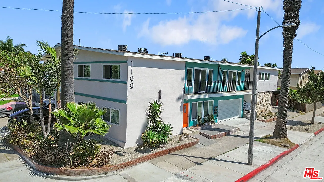 2 bed, 1.0 bath, $2,995 — Photo 2