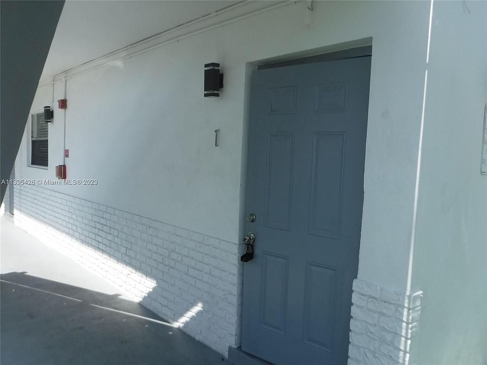 1st image of 4030 NE 10th Ave APT 1