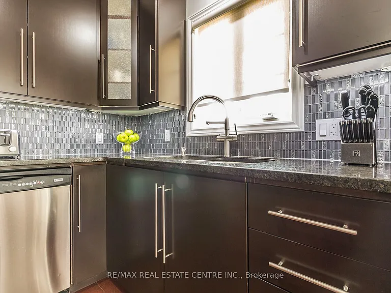 44 Lemon Grass St — Photo 9