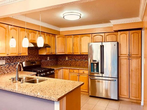 2nd image of 2401 Westchester Ct