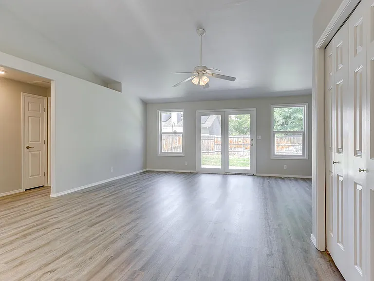 7838 W Prince St — Photo 5