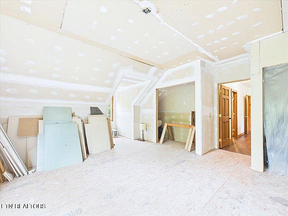 38th image of 1457 Smithfield Rd