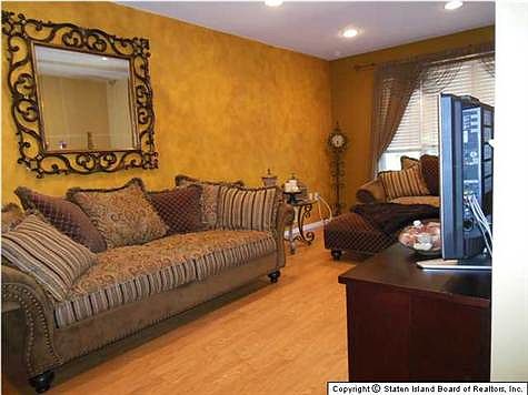 2nd image of 412 Eltingville Blvd