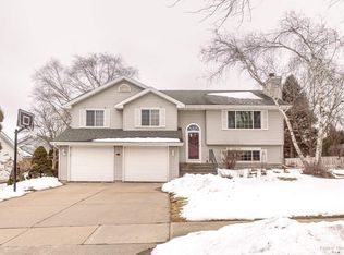 1904 Manchester Xing, Waunakee, WI 53597