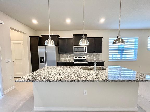 3rd image of 3799 Lana Ave