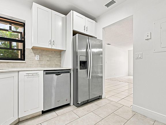 3rd image of 2662 Carambola Circle N