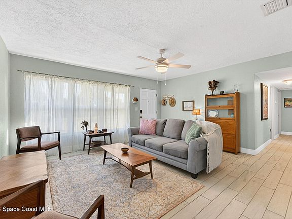 3rd image of 405 Norwood St