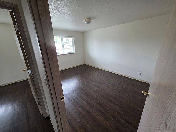 5th image of 753 Clay St E #14