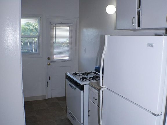5th image of 807 Loring St