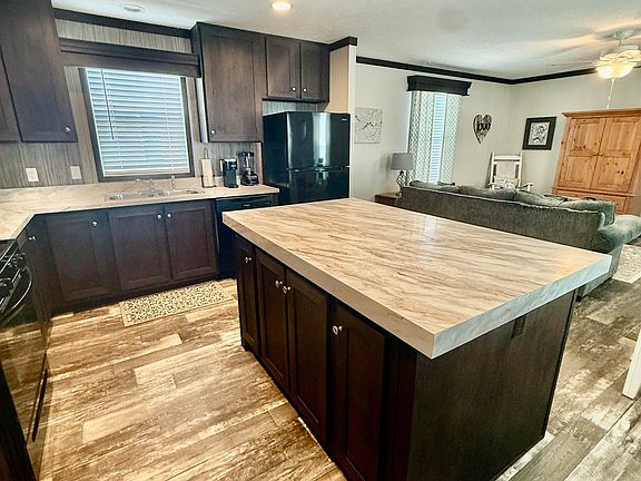 5th image of 1062 Jefferson Ct