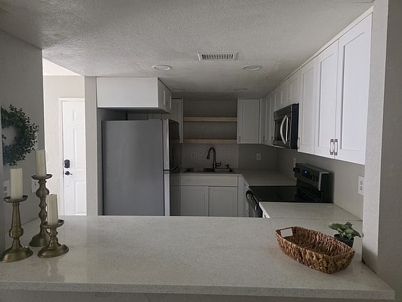 3rd image of 13865 Julian Dr