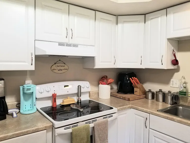 2540 Delavan Dr — Photo 9
