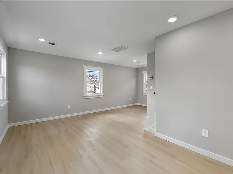 143 Johnston Ave — Photo 17