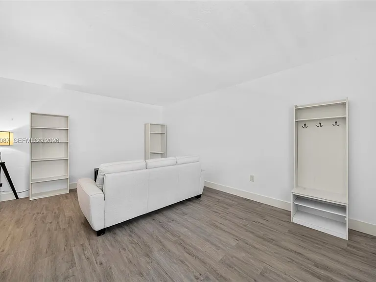 6565 Santona St #B17 — Photo 8