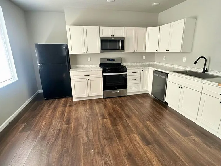 102 Hastings Ave #2 — Photo 3
