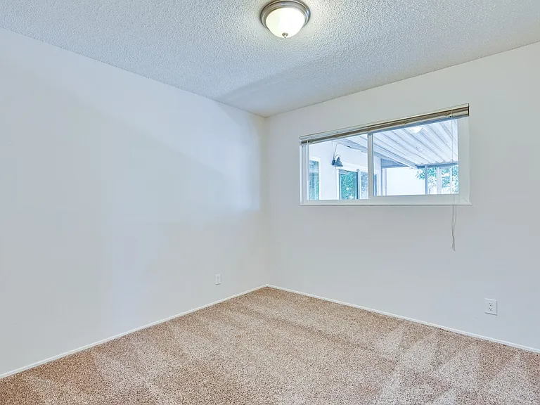 6063 Pineland Ave — Photo 22