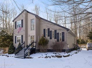 2607 Foxledge Dr, Tobyhanna, PA