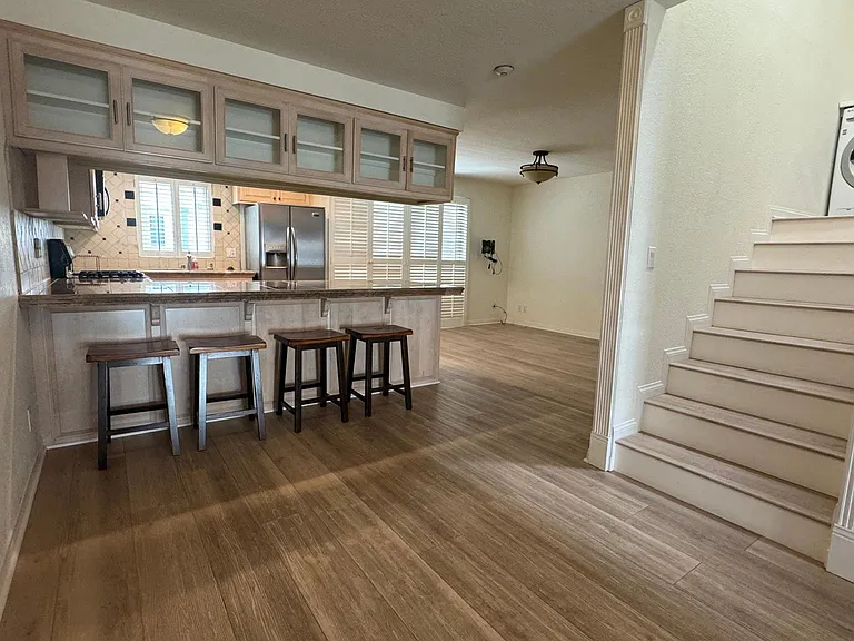 210 S Juanita Ave #D — Photo 5