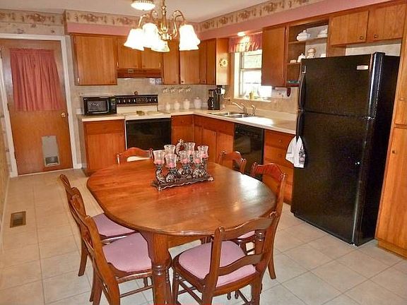 Eat-in Kitchen