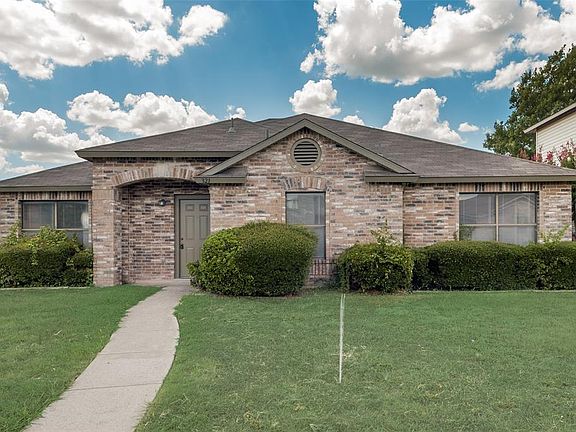 2nd image of 321 Sandlewood Ln