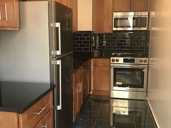 2nd image of 200 W 15th St APT 4A