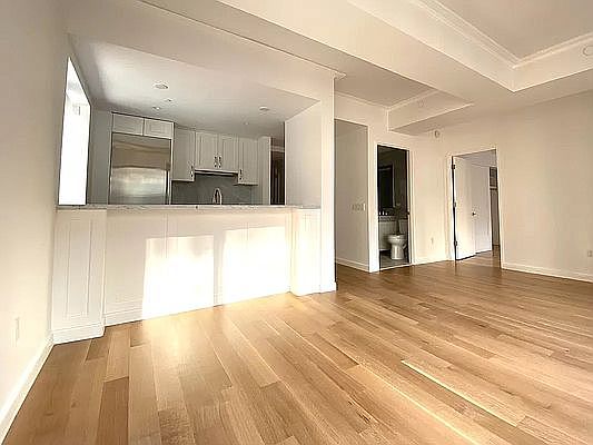 3rd image of 225 E 19th St APT 502