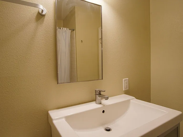 1625 SE Bidwell St #8 — Photo 13