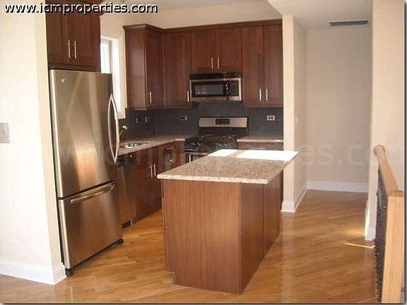 3rd image of 2334 N Greenview Ave #2FV
