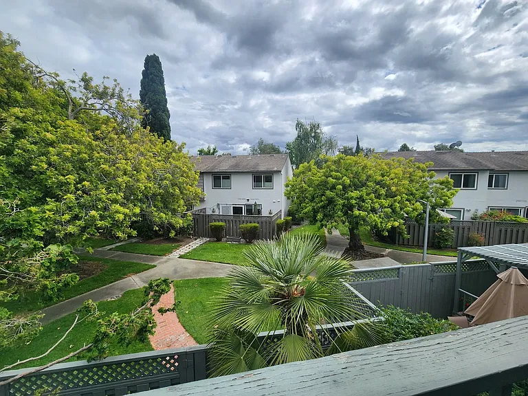 872 Cabot Ln — Photo 11