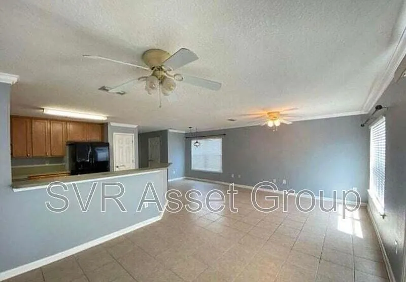 3 bed, 2.5 bath, 1817 sqft, $1,899 — Photo 4