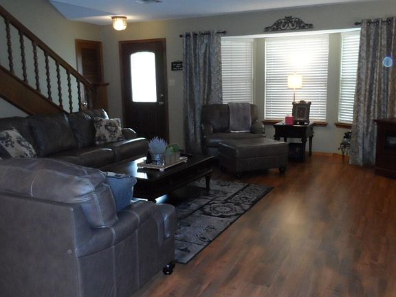 3rd image of 1812 Nightingale Cir