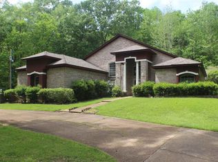 422 Springwood Cir, Terry, MS 39170
