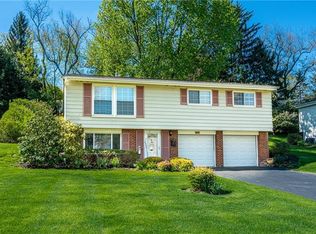 949 Balmoral Dr, Pittsburgh, PA 15237