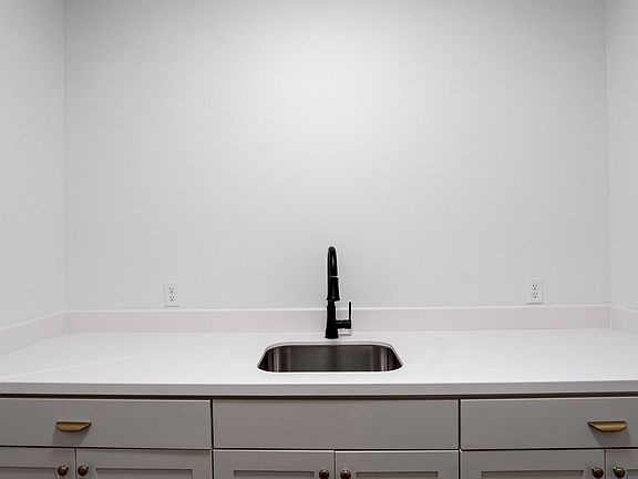 5th image of 124 Sides Blvd