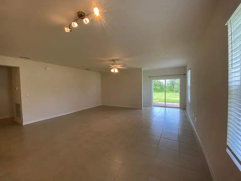 636 SW 19th Ave — Photo 17