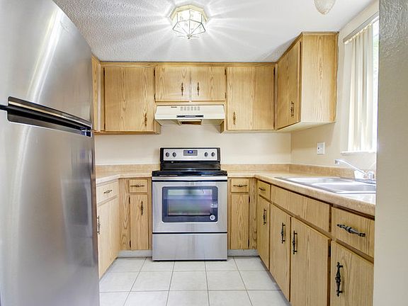 4th image of 2828 Clinton St S APT 1