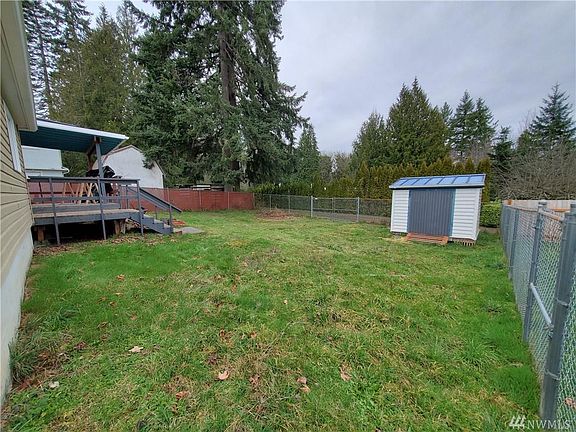 4th image of 1122 Bayview Ave
