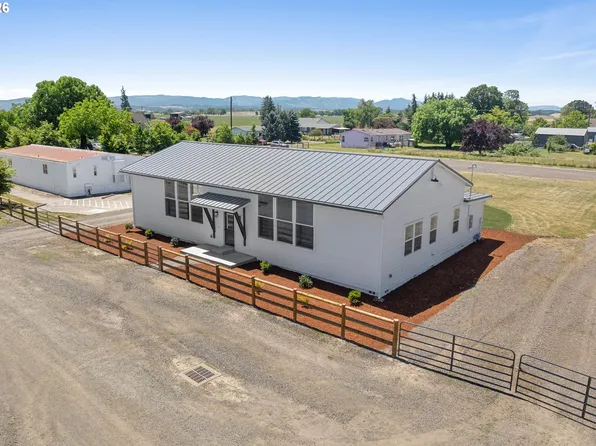 9015 Community Club Rd, Amity, OR 97101