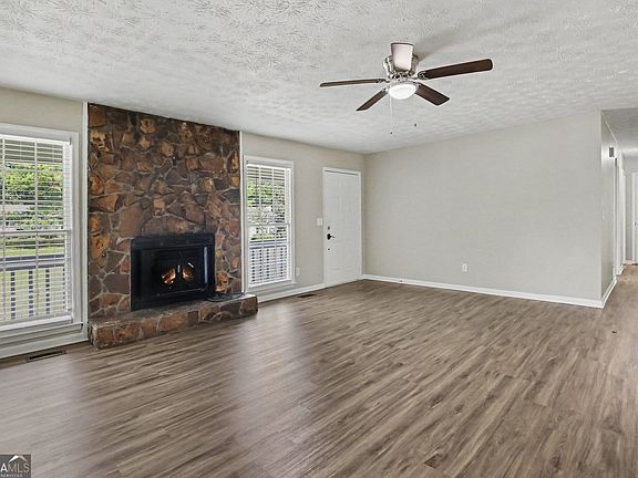 3rd image of 50 Freestone Dr