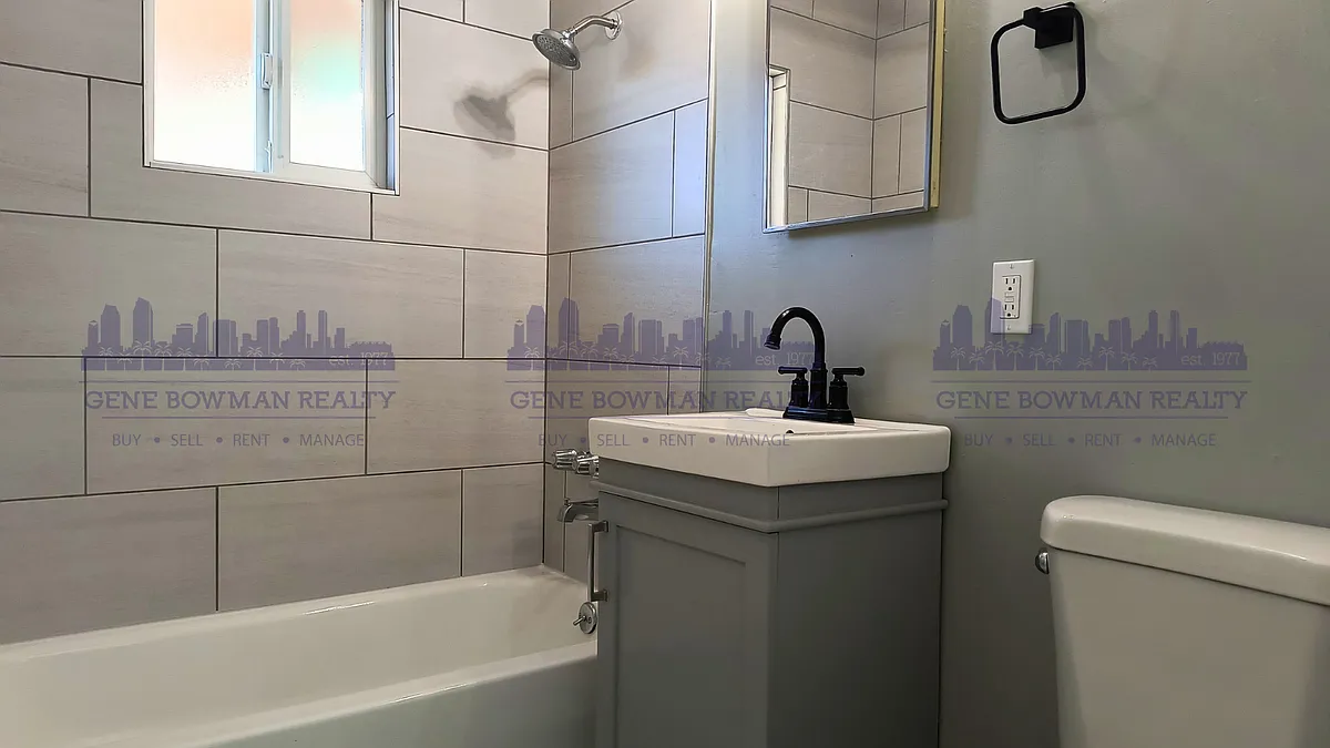 Building Photo - 2141 E 16th St #2141