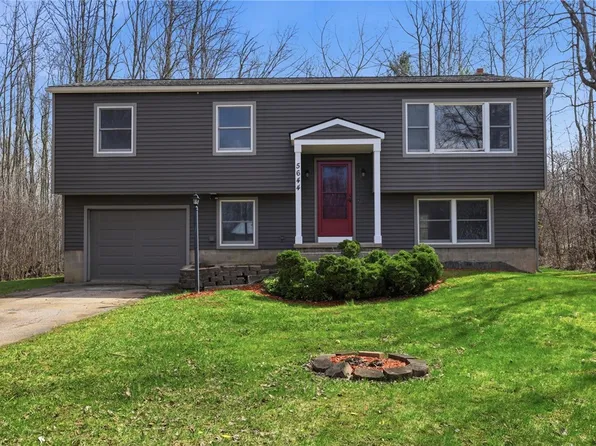 5644 Van Cruyningham Rd, Williamson, NY 14589