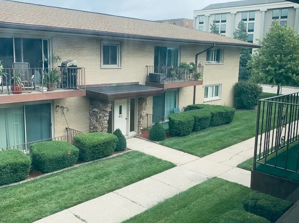 6140 S Kensington Ave APT D, La Grange, IL 60525