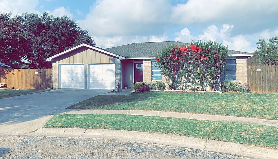 1st image of 825 Saint Paul Cir
