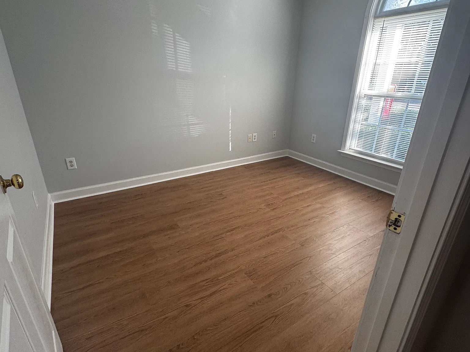 165 Westhaven Dr — Photo 2