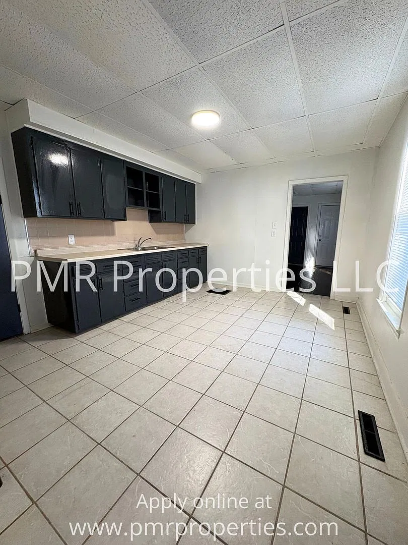 2 Bedrooms/1 Bathroom House — Photo 3