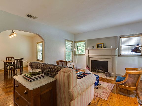 3rd image of 101 Lindell Pl