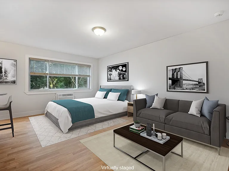 696 Elm Pl — Photo 3