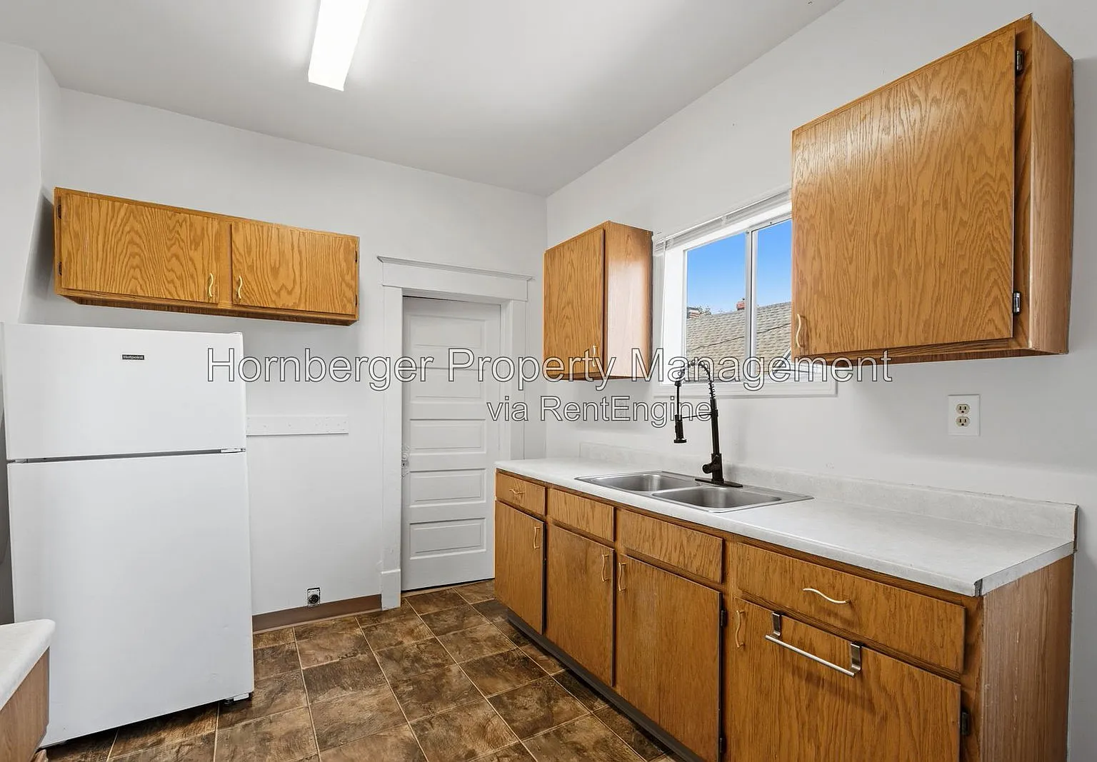 2 bed, 1.0 bath, 940 sqft, $1,350 — Photo 3
