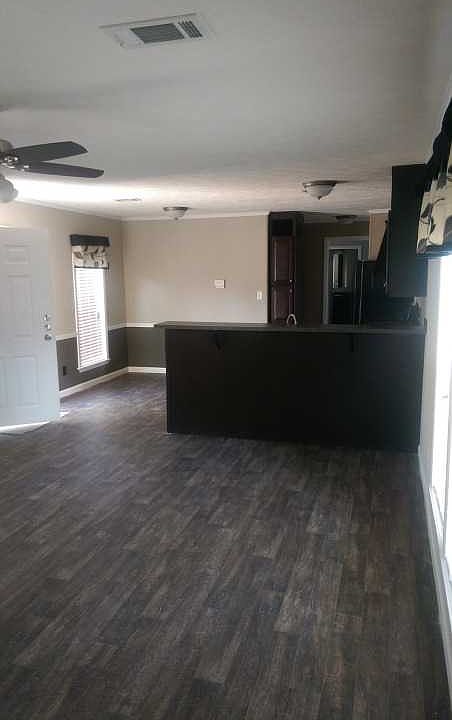 2nd image of 2100 Primrose Ln