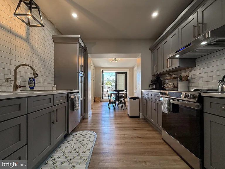 521 Locust St — Photo 12